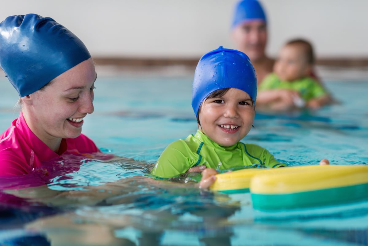 Schwimmen lernen in Sigmaringen: Wann und wo Ihr Kind richti